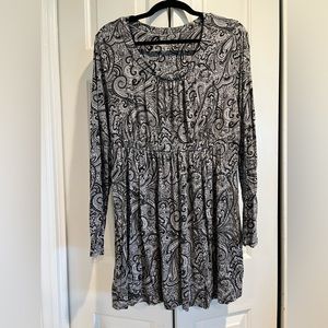 SOMA Long Sleeve , Soft Jersey Knit Dress / Loungewear- Gray & White Paisley